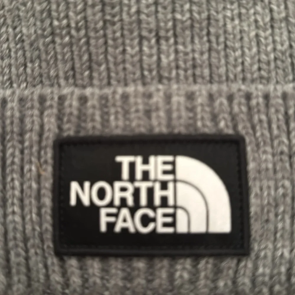 NORTH FACE UNISEX GRAY WOOL HAT with Pom ONE SIZE